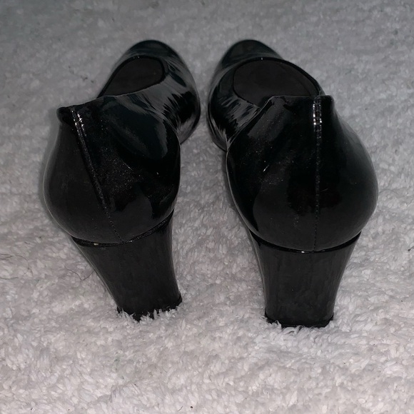 StuartWeizman 90s Vintage Black PatentLeather Pump - Picture 5 of 6
